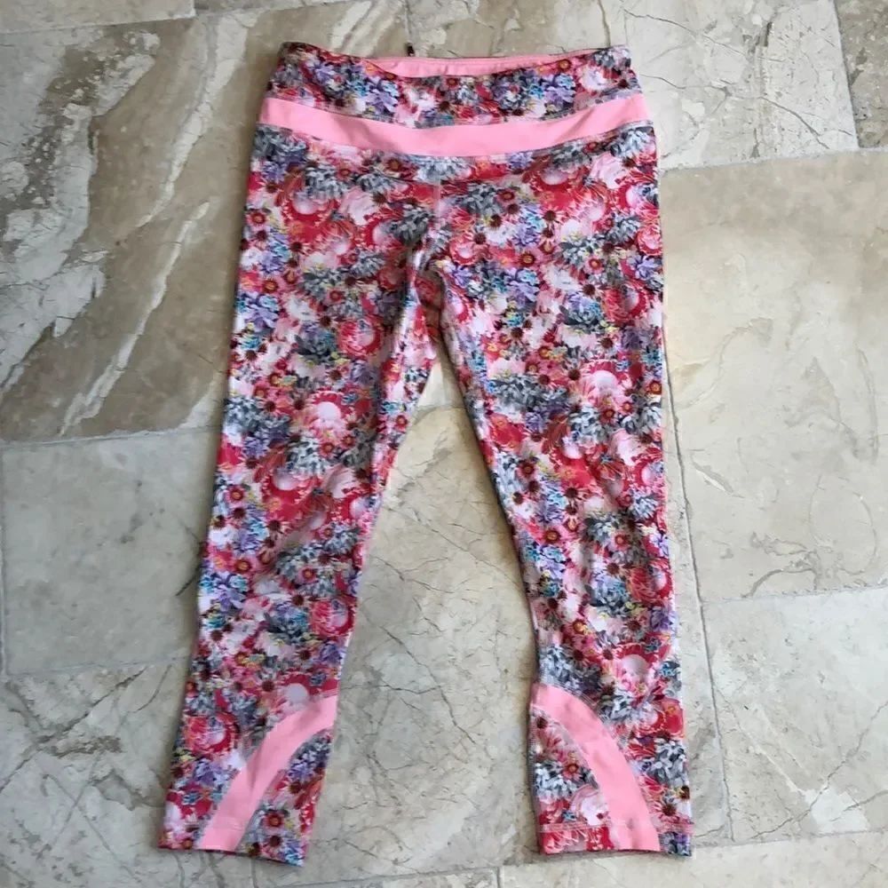 Lululemon flowabunga pace crops sz 4 pristine